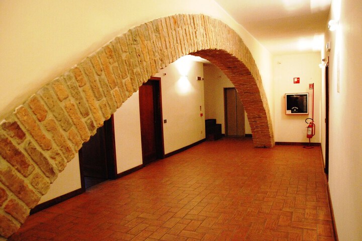 Ballroom/Hall 43 of 82