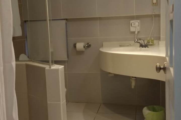Room 15 of 33