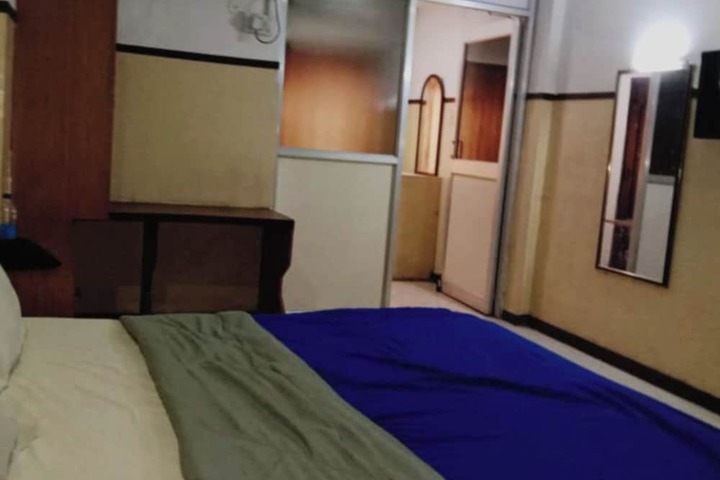 Room 8 of 14