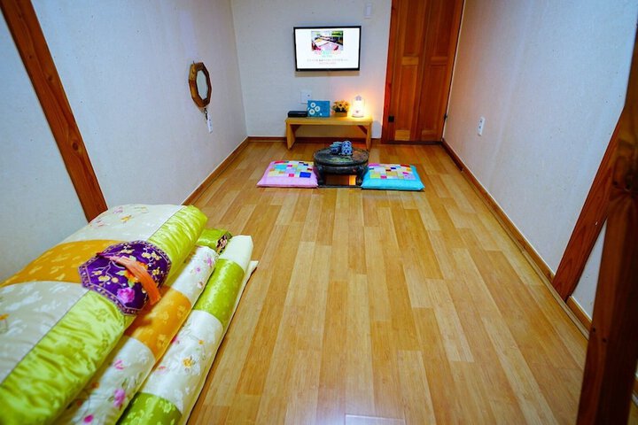 Room 16 of 38