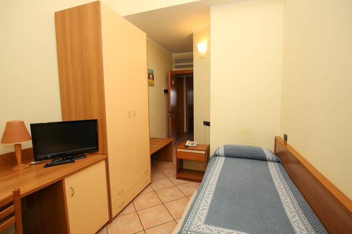 Room 15 of 52