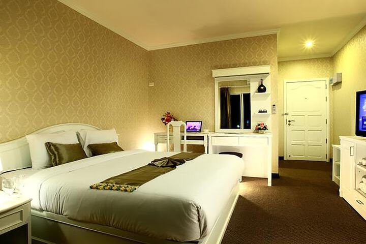 Room 5 of 40
