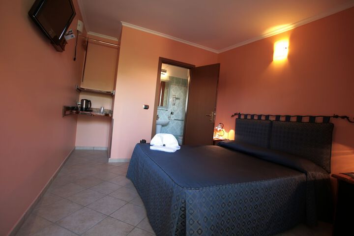 Room 3 of 19