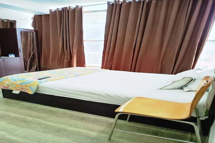 Room 4 of 6