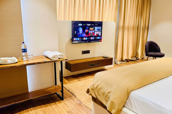 Room 27 of 104