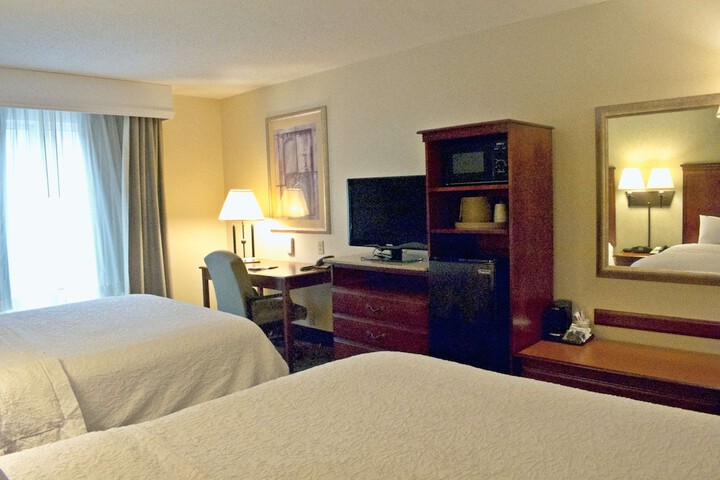 2 Queen Beds (4 of 10)