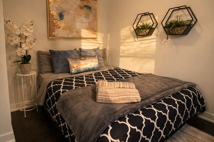 Room 2 of 11