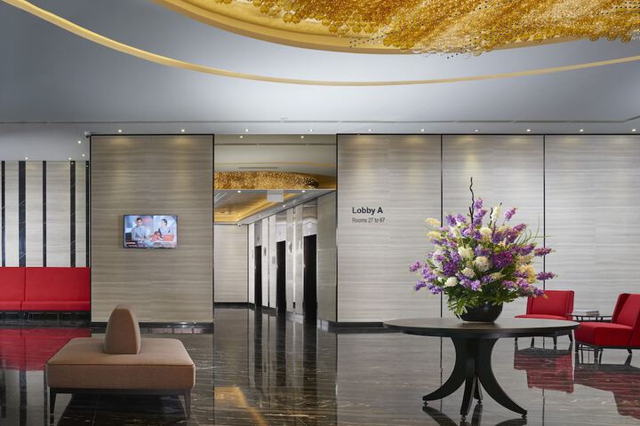 Entrance & Lobby