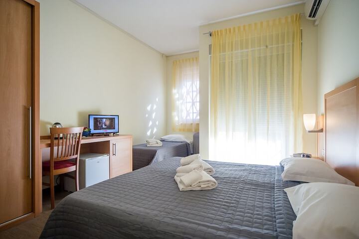 Room 8 of 32