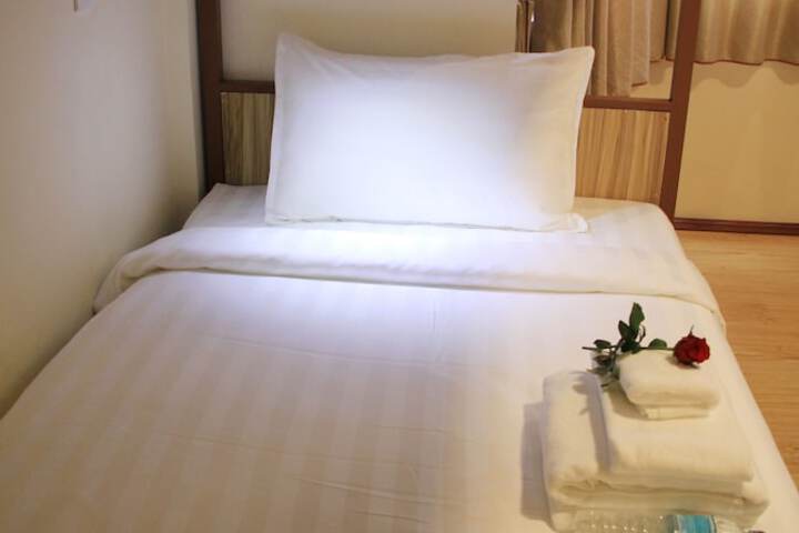 Room 9 of 26
