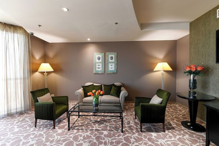 Lounge 232 of 266