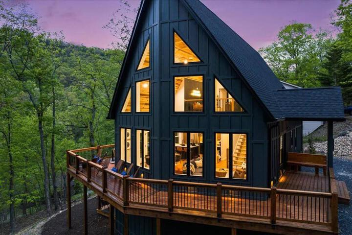 Mountain Retreat Haven-Hot Tub-Game Room in McGaheysville, VA