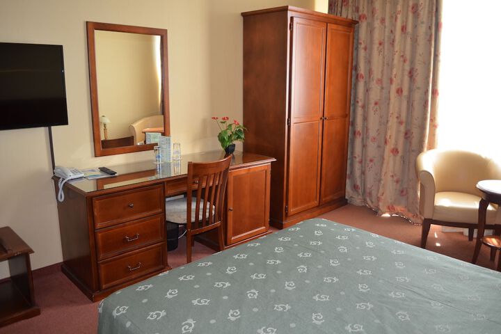 Room 10 of 48