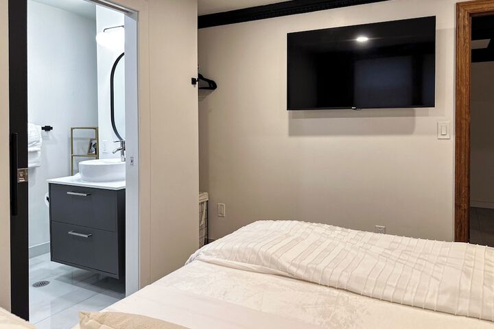 Room 25 of 84