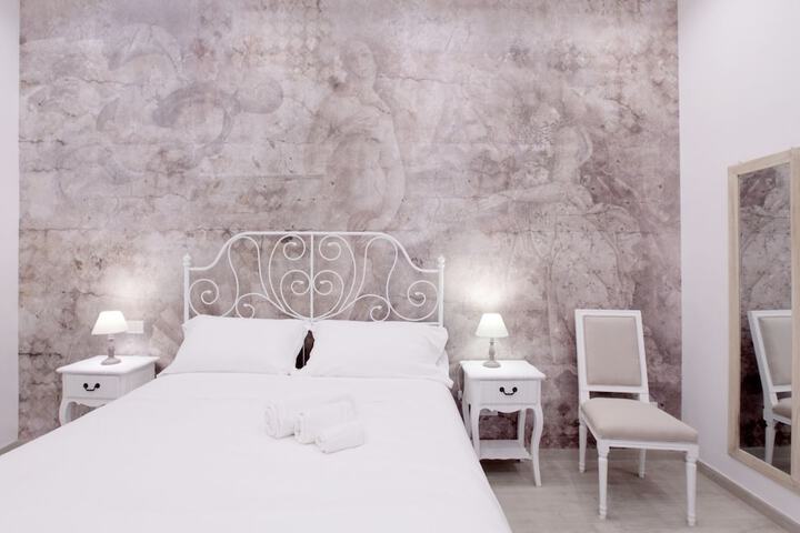 Room 5 of 33