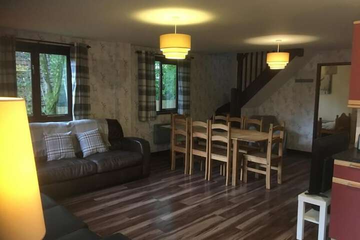 Room 10 of 16