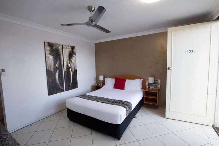 Room 4 of 5