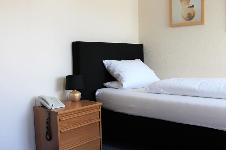 Room 10 of 37