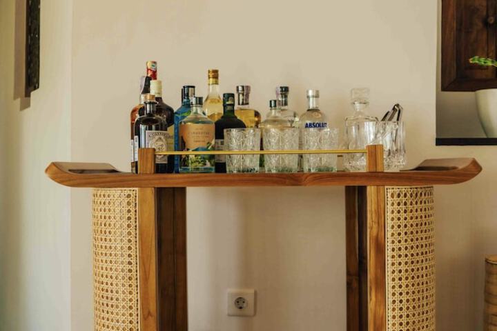 Lounge 56 of 167