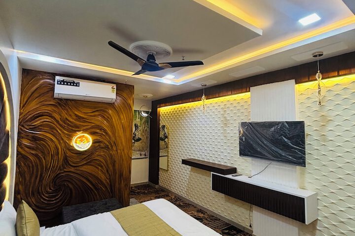 Room 10 of 30