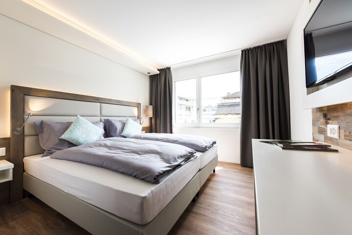 Room 5 of 37