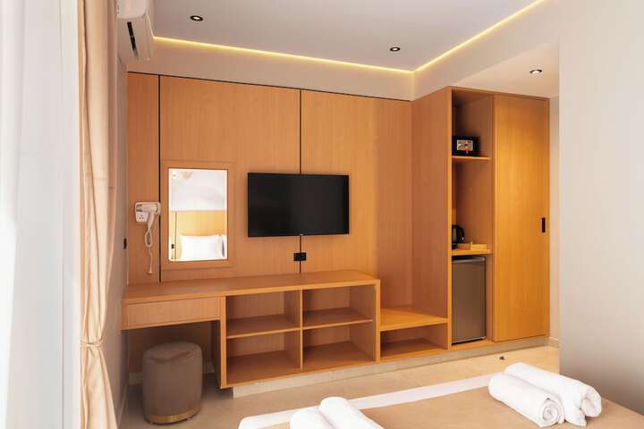 Room 6 of 44