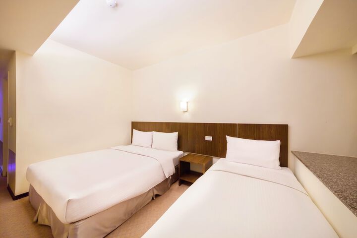 Room 16 of 36