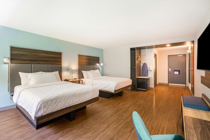 2 Queen Beds (8 of 9)