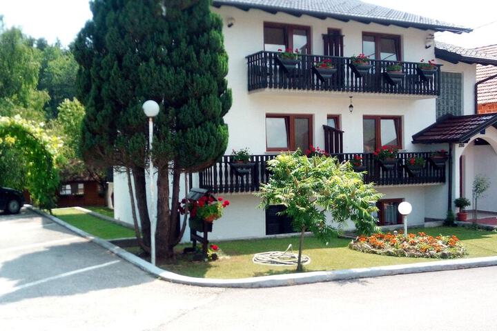 HOUSE HODAK