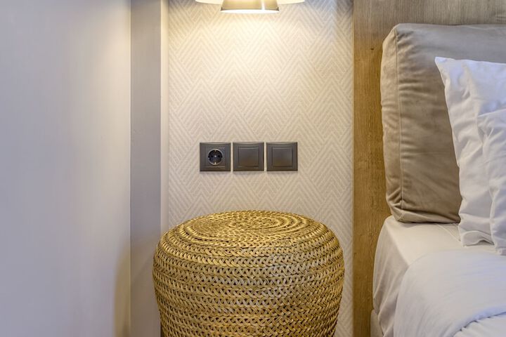 Room 9 of 221