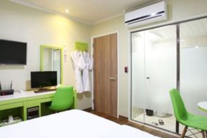 Room 18 of 44