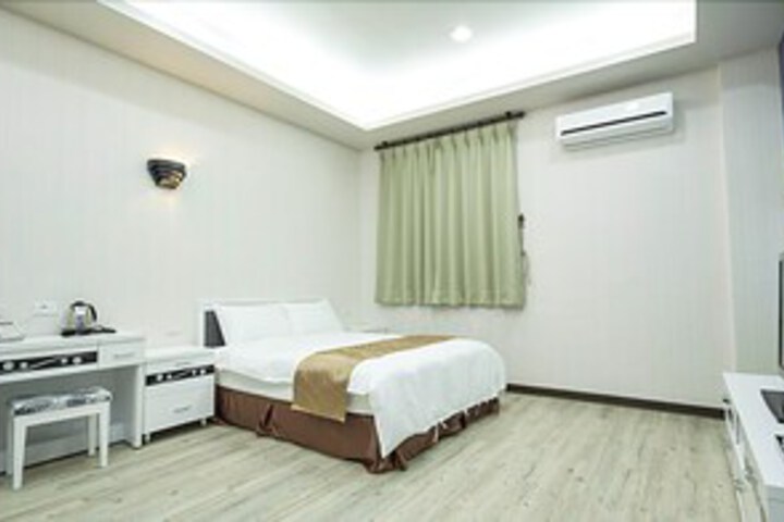 Hero Image 1 of 39