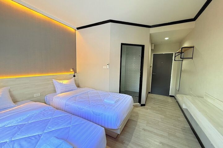 Room 4 of 28