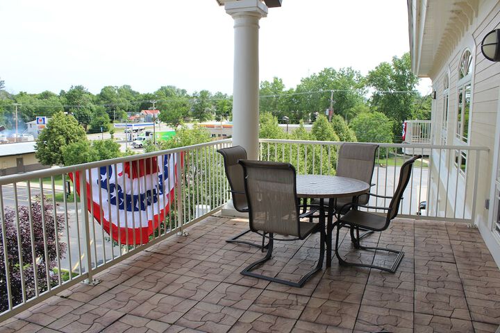 2 Queen Beds River View (27 of 31)
