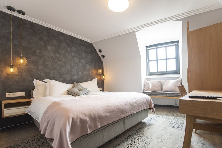 Room 4 of 41