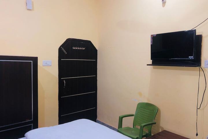 Room 8 of 14