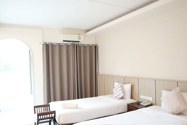 Room 11 of 23