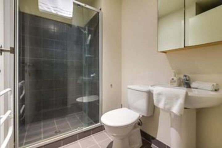 Room 4 of 12