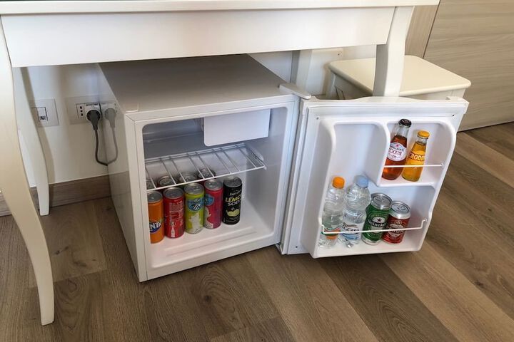 Lounge 5 of 23