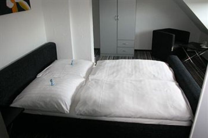 Room 19 of 27