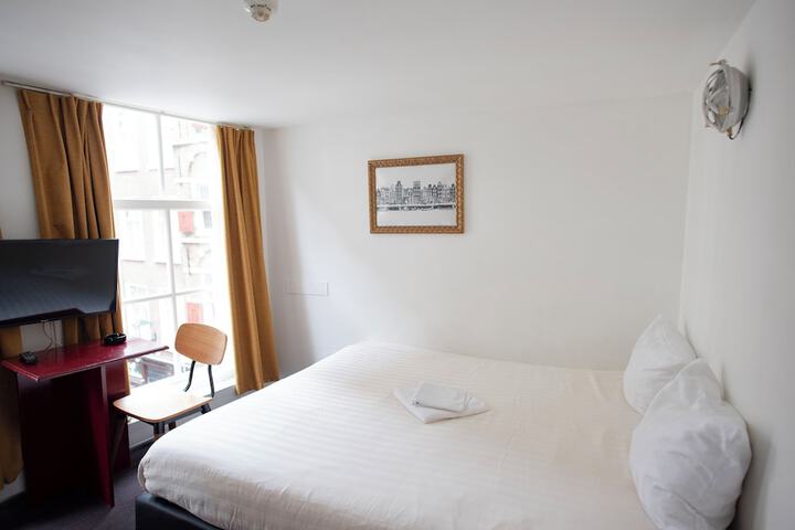 Room 43 of 78