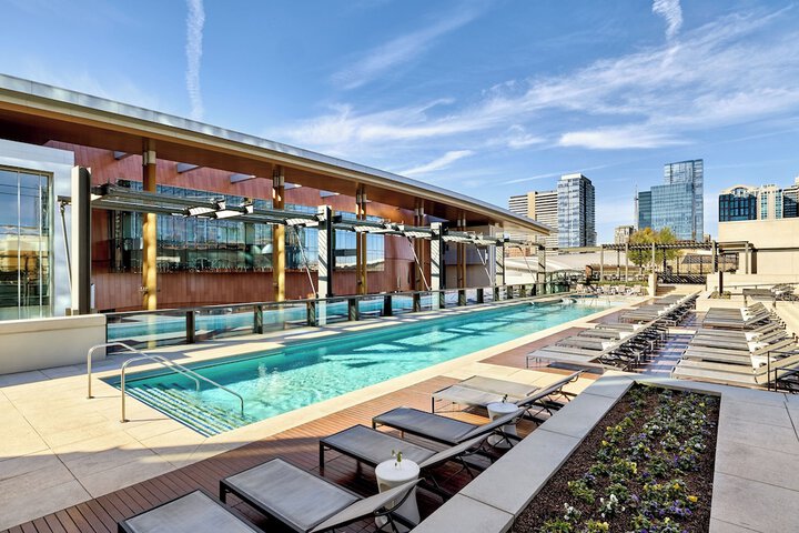 Hotel Pool