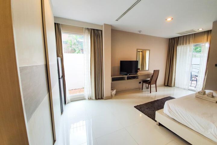 Room 15 of 53