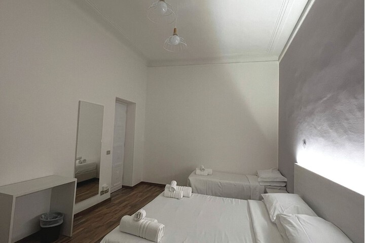 Room 7 of 24