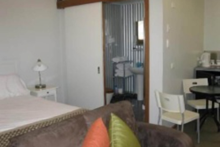 Room 7 of 12