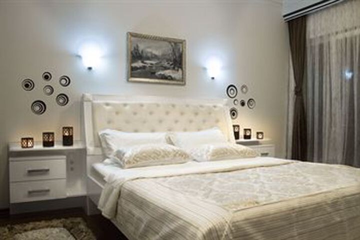 Room 13 of 35