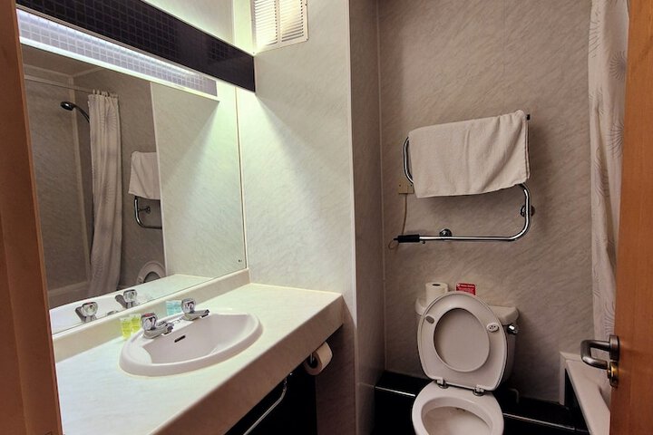 Room 46 of 64