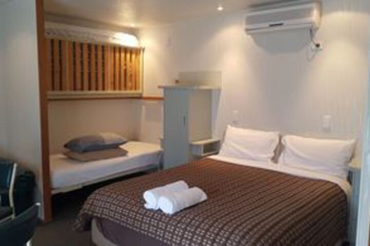 Room 6 of 19