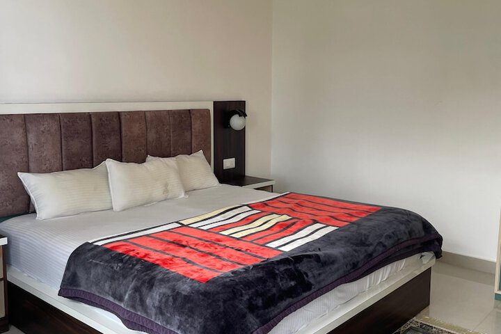 Room 2 of 34