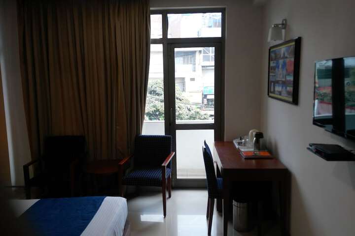 Room 8 of 28